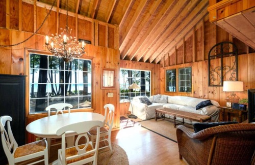 Meredith Resort | Lake Winnipesaukee Island Cabin
