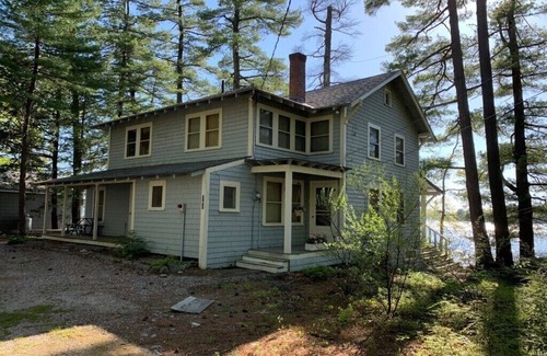 Wolfeboro House | Lake Winnipesaukee Vintage Vacation Home – Your Ideal Lakefront Retreat