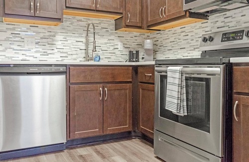 Indianapolis Apartment | LakeCastleton 1BD 3 - One Bedroom Apartment, Sleeps 2