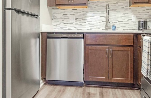 Indianapolis Apartment | LakeCastleton 1BD 3 - One Bedroom Apartment, Sleeps 2