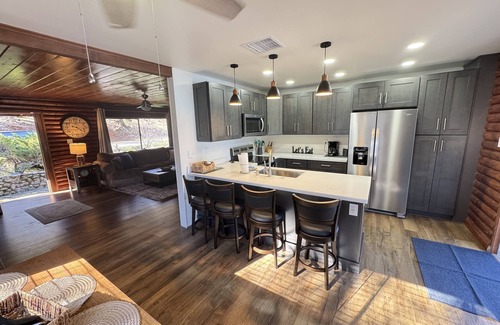 Lakehead Cabin | Lakefront #1 Cabin on Acre, Kayaks, Paddle Boards - Shasta Lakeshore Retreat #4