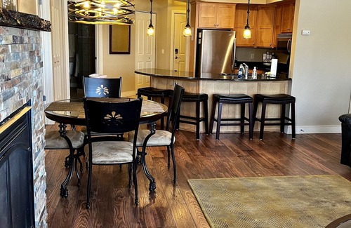 Birchwood Condo | Lakefront 1BR Condo on Golf Course with Indoor Pool/Hot Tub - Tagalong Resort