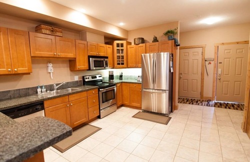 Okanagan-Similkameen House | LAKEFRONT- 3 bdrm Townhome #108 Amazing Osoyoos Chris - casadeloro108@gmail.com