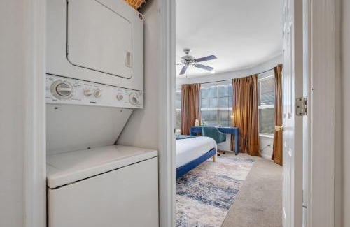 Tallahassee House | Lakefront 3BD - Ping Pong, Movie Nights - Near FSU