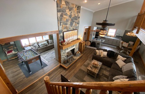 Treasure Lake House | Lakefront 4 Bedroom 2.5 Bath Hot Tub, Firepit, Dock, Deck and great backya