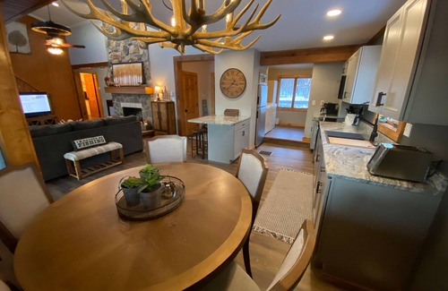 Treasure Lake House | Lakefront 4 Bedroom 2.5 Bath Hot Tub, Firepit, Dock, Deck and great backya