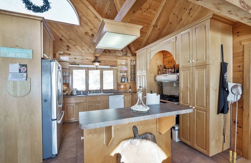 Fenelon Falls Cottage | Lakefront 5 Bdrm Stay | Sauna, Fireplace, Hot Tub