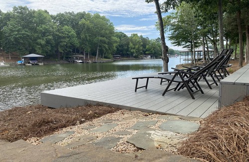 Bowling Green House | Lakefront 5 bedroom- Firepit, Bar, Screen Porch, Bunkroom!