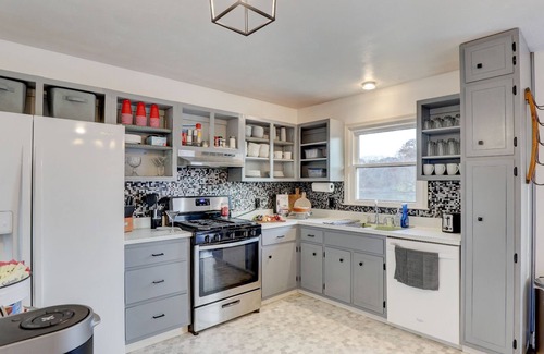 Decatur House | Lakefront 5BR - Fire Pit, Kayaks, Game Room, Water Toys, & More!