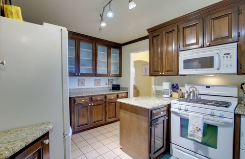 Algoma Cottage | Lakefront Algoma Home w/Deck, Grill & Fireplace