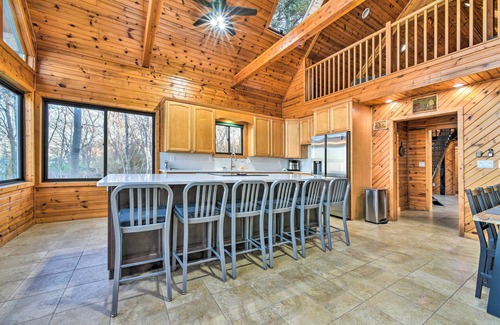 Applegate Cottage | Lakefront Applegate Retreat w/Private Beach!