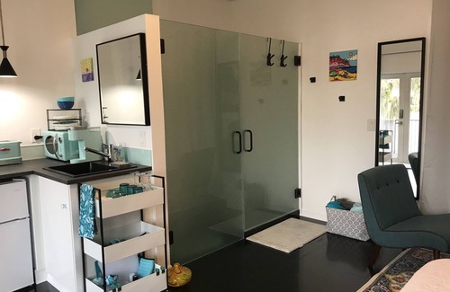 College Park House | Lakefront Artist's Loft - Relax in Luxury!