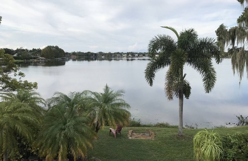 College Park House | Lakefront Artist's Loft - Relax in Luxury!