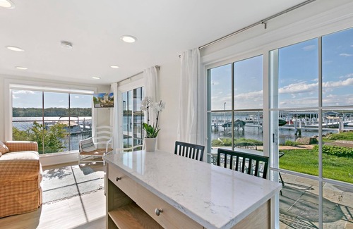 Williams Bay Cottage | Lakefront Beach Cottage with Boat Slip