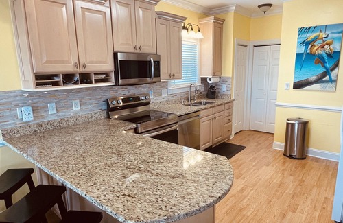 Myrtle Beach House | Lakefront Beach House FREE Waterpark & Bikes!