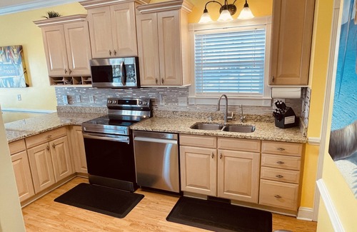 Myrtle Beach House | Lakefront Beach House FREE Waterpark & Bikes!