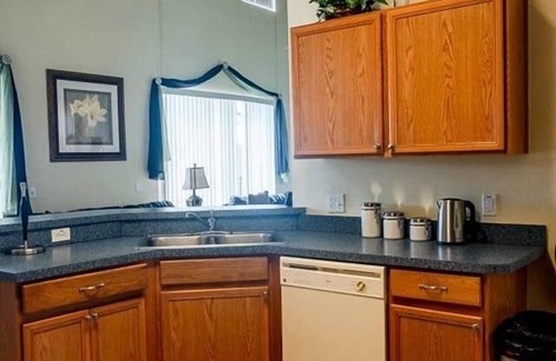 Crescent Lakes Villa | Lakefront Bliss: Private Pool & Spa – 25 Mins to Disney!