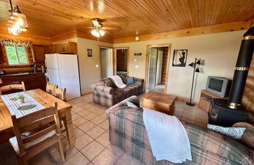 Unorganized Centre Parry Sound Cabin | Lakefront Cabin #5 - 4 Season - Sleeps 7