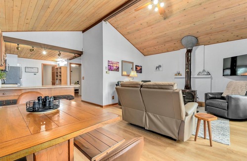 Meadow Lakes Cabin | Lakefront Cabin! Hot tub, woodstove, kayaks, paddle boards. King bed! Sleeps 6.