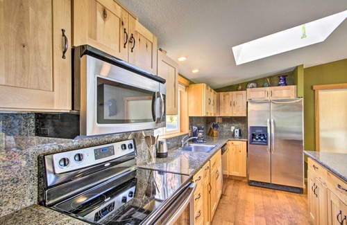 Eatonville Cabin | Lakefront Cabin w/Stunning Mountain Views & Dock!