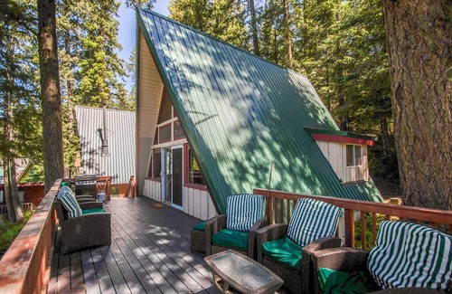 Coeur d'Alene Cabin | Lakefront cabin with huge deck, private dock, & great views