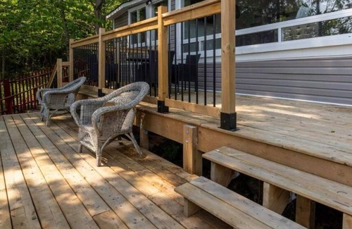 Ryerson Cottage | Lakefront Charm - 3 Bedroom Cottage with panoramic Bay Window Views.