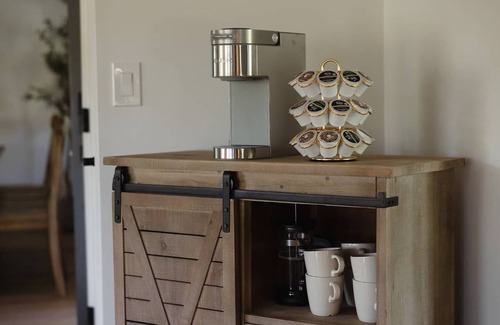 Auburn House | Lakefront Cottage at Lakewood