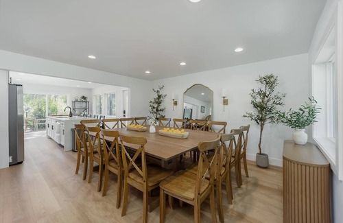 Auburn House | Lakefront Cottage at Lakewood