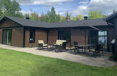 Stratford Ski Chalet | Lakefront cottage Aylmer