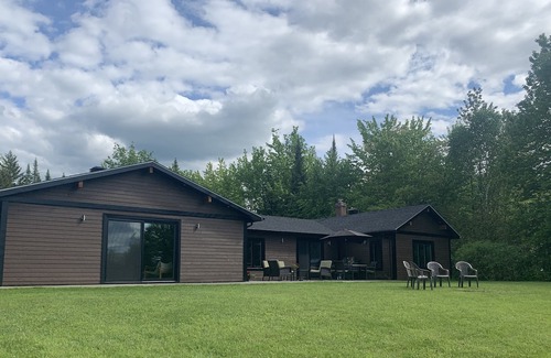 Stratford Ski Chalet | Lakefront cottage Aylmer