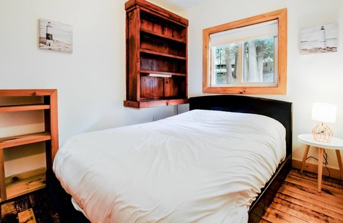 Havelock-Belmont-Methuen Cottage | **Lakefront Cottage**