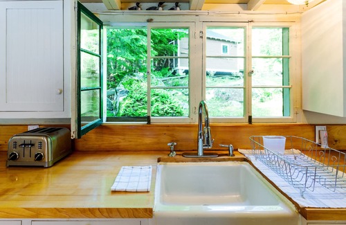 Camden Cottage | Lakefront cottage, deep water, now booking Summer 2026