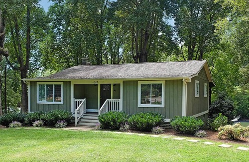 Troutman House | Lakefront Cottage located in a quiet cove with a fire-pit, kayaks & paddle board