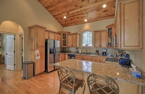 Sharps Chapel House | Lakefront Cottage with Private Dock on Norris Lake