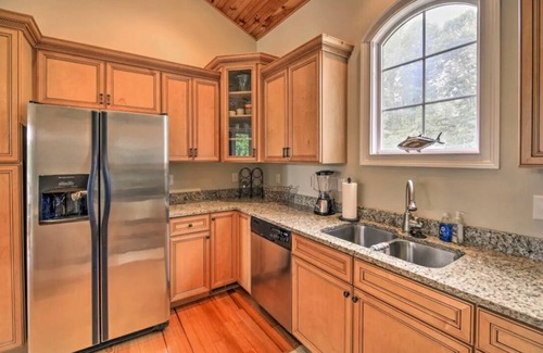 Sharps Chapel House | Lakefront Cottage with Private Dock on Norris Lake