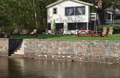 Lakeside House | Lakefront Cottage w/Dock, Kayaks