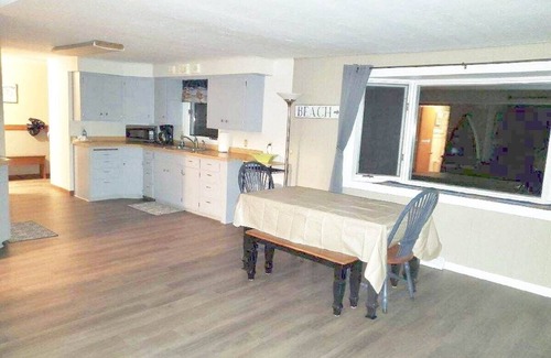 Sturgeon Bay House | Lakefront Cottage with Sensational Sunsets!