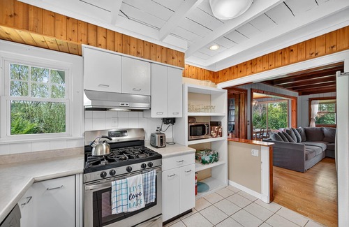 Greenwood Lake House | Lakefront Cove | Dock Kayaks Paddleboards