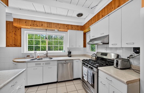 Greenwood Lake House | Lakefront Cove | Dock Kayaks Paddleboards
