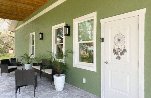 De Leon Springs House | Lakefront efficiency 3 min from Deleon Springs State Park