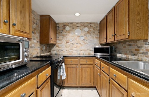 Bryn Mawr-Skyway House | Lakefront Escape Kayaks Fire Table Hot Tub