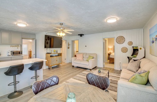 Mid America Cottage | Lakefront Escape w/Boat Docks in Hot Springs!