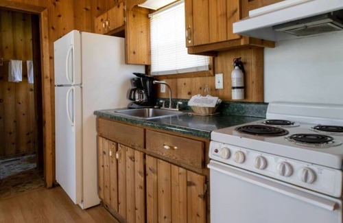 Cadiz Cottage | Lakefront Family Fort 77 - Dog Friendly