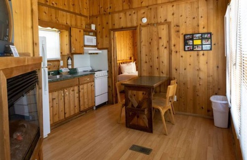 Cadiz Cottage | Lakefront Family Fort 77 - Dog Friendly