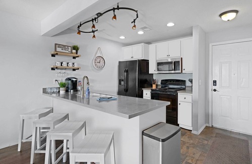 Kimberling City Condo | Lakefront, Fireplace: Home Near Silver Dollar City