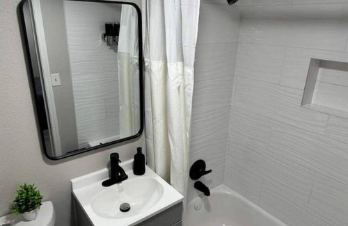 Brazoria Apartment | Lakefront Gem Awaits!