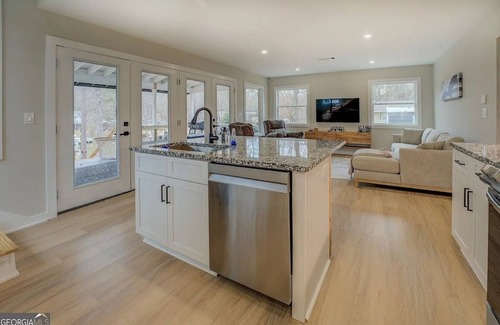 Covington House | Lakefront Getaway on Jackson Lake | 3BR·2BA·Hottub