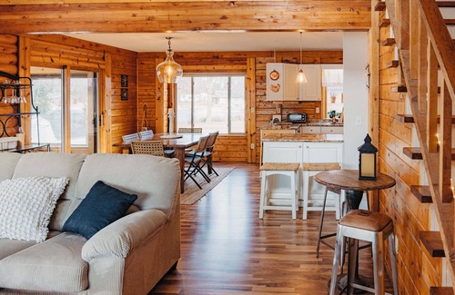 Athens House | Lakefront Getaway w/Dock in Akron