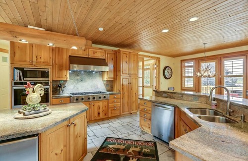 Smiths Creek Cabin | Lakefront, golf course - "The San Angelo Lodge"