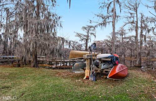 Uncertain House | Lakefront Grand Harbor With Kayaks & Canoes